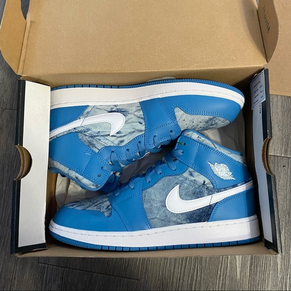 Jordan 1 Mid Washed Denim - Picture 3 of 3